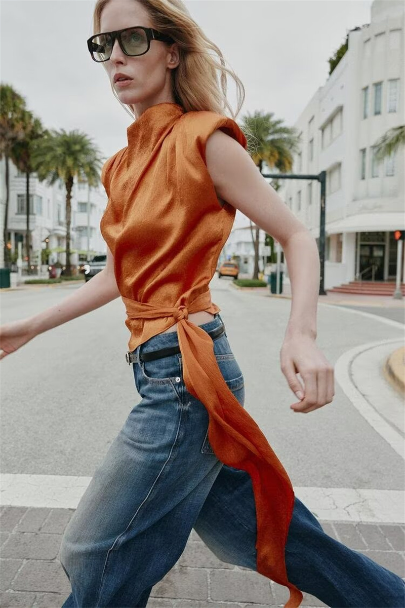 Satin Shawl Collar Sleeveless  - Silk Blouse 评论和价格